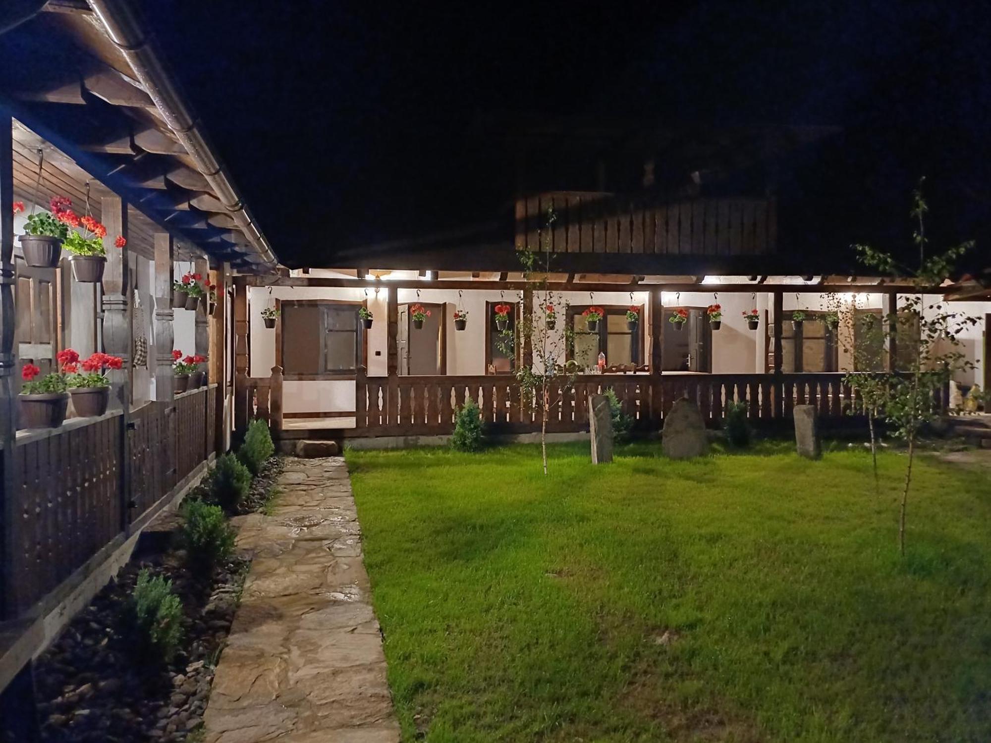 Casuta Din Valea Regilor Villa Gradistea de Munte Exterior photo